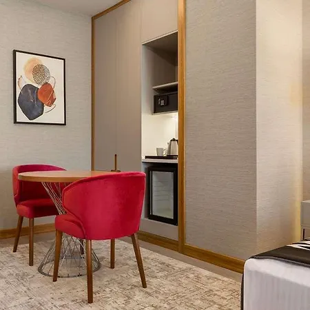 Ramada Encore Sisli מלון