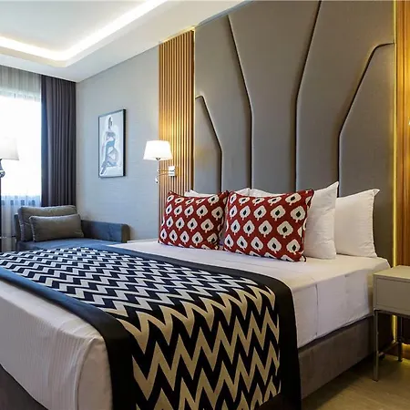 Ramada Encore Sisli מלון *